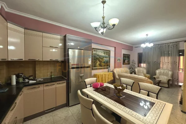 Appartamento in vendita a Tirana 2+1, Arredato