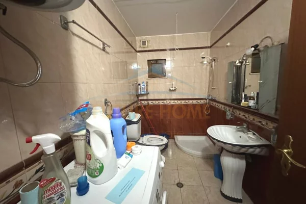 Appartamento in vendita a Tirana 2+1, Arredato