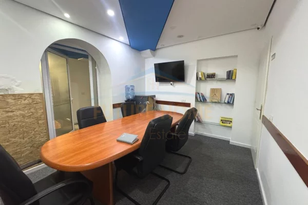 Jepet per qera Duplex per Zyra, Myslym Shyri, Tirane