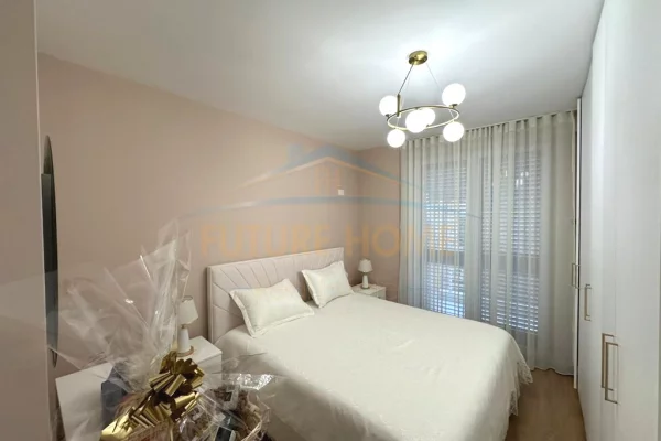 Shtepi ne shitje Apartament ne Tirane, 1+1, Mobilimi E mobiluar, Pagesa 110,000  Euro.