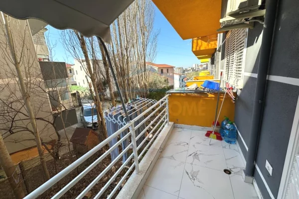 Shtepi ne shitje Apartament ne Tirane, 1+1, Mobilimi E mobiluar, Pagesa 110,000  Euro.