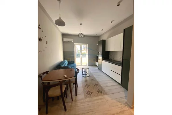 Appartamento in affitto a Tirana 2+1, Arredato