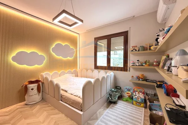 Shtepi ne shitje Apartament ne Tirane, 2+1, Mobilimi E mobiluar, Pagesa 242,000  Euro.