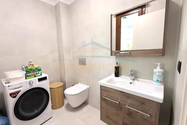 Shtepi ne shitje Apartament ne Tirane, 2+1, Mobilimi E mobiluar, Pagesa 242,000  Euro.