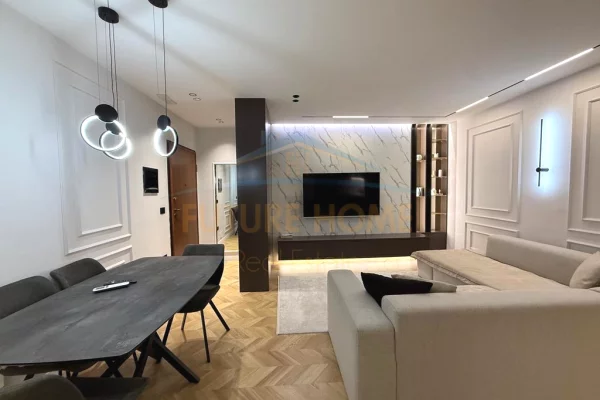 Shtepi ne shitje Apartament ne Tirane, 2+1, Mobilimi E mobiluar, Pagesa 242,000  Euro.