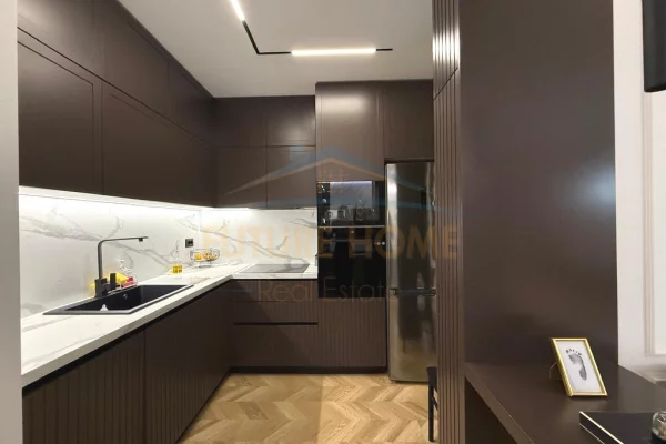 Shtepi ne shitje Apartament ne Tirane, 2+1, Mobilimi E mobiluar, Pagesa 242,000  Euro.