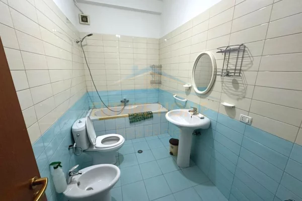 Shtepi me qera Apartament ne Tirane, 2+1, Mobilimi E mobiluar, Pagesa 750  Euro.