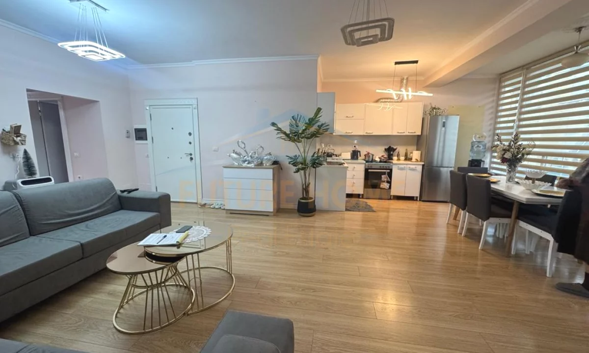 Shtepi ne shitje Apartament ne Tirane, 3+1, Mobilimi E mobiluar, Pagesa 250,000  Euro.
