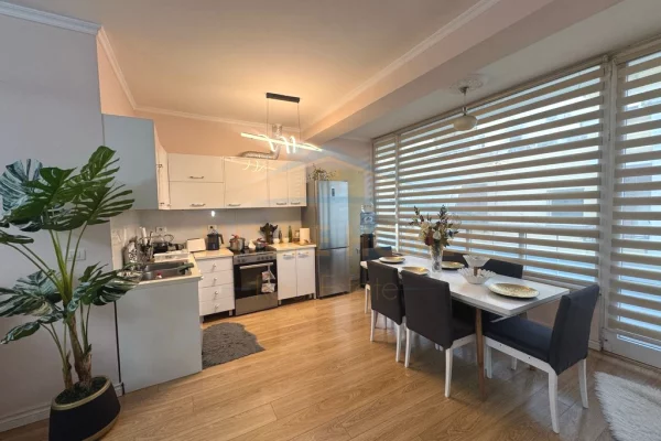 Shtepi ne shitje Apartament ne Tirane, 3+1, Mobilimi E mobiluar, Pagesa 250,000  Euro.