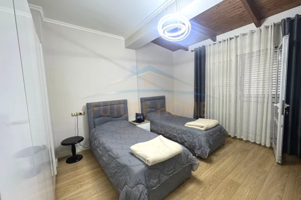 Shtepi ne shitje Apartament ne Tirane, 3+1, Mobilimi E mobiluar, Pagesa 250,000  Euro.