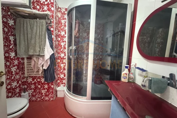 Shtepi ne shitje Apartament ne Tirane, 3+1, Mobilimi E mobiluar, Pagesa 250,000  Euro.