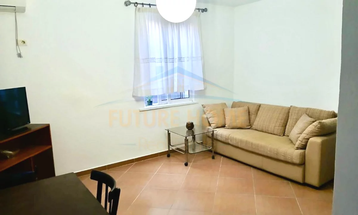 Shtepi me qera Apartament ne Tirane, 1+1, Mobilimi E mobiluar, Pagesa 400  Euro.