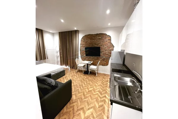 Shtepi me qera Apartament ne Tirane, 3+1, Mobilimi E mobiluar, Pagesa 1,500  Euro.