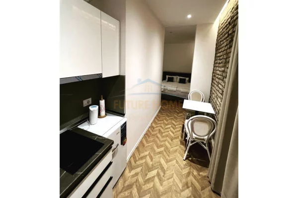 Shtepi me qera Apartament ne Tirane, 3+1, Mobilimi E mobiluar, Pagesa 1,500  Euro.