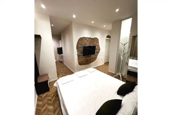 Shtepi me qera Apartament ne Tirane, 3+1, Mobilimi E mobiluar, Pagesa 1,500  Euro.