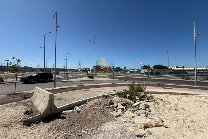 Jepet me qira Toke 1500 m2, Laprake -Unaza e Madhe, 2500 Euro 