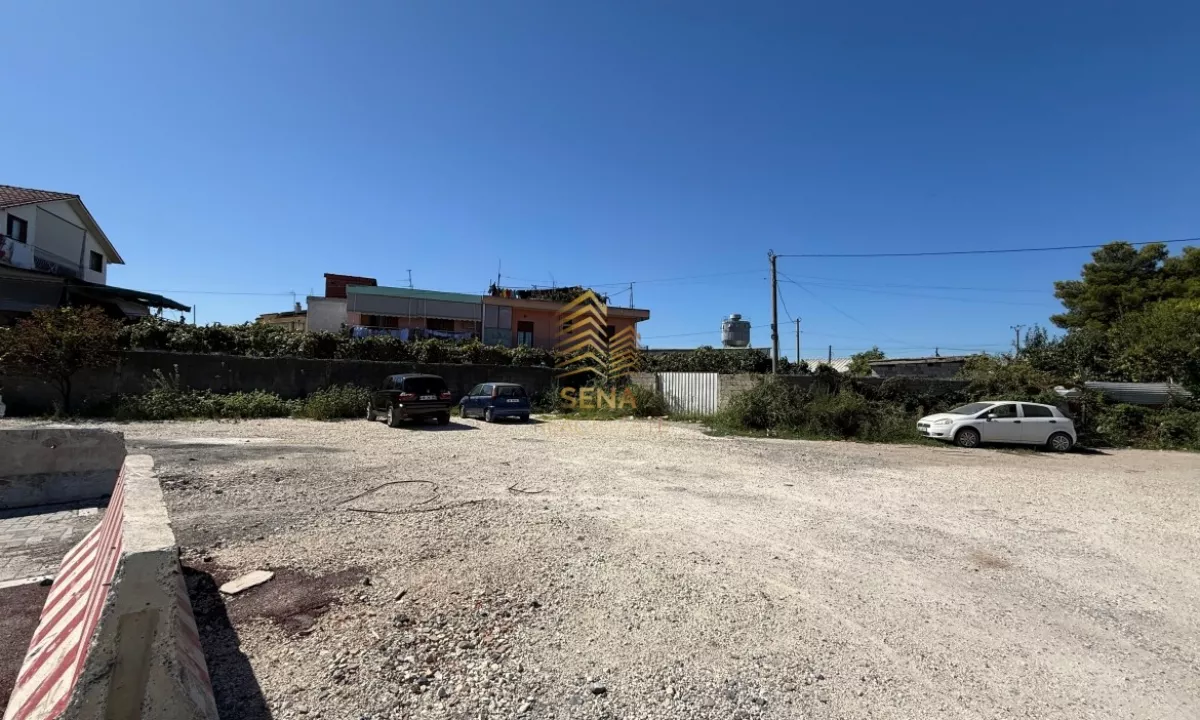 Jepet me qira Toke 450m2, Laprake -Unaza e Madhe, 900 Euro 