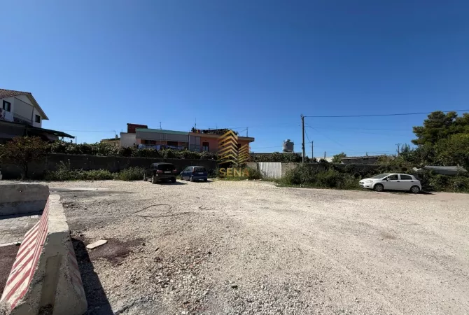 Jepet me qira Toke 450m², Laprake -Unaza e Madhe, 900 Euro 