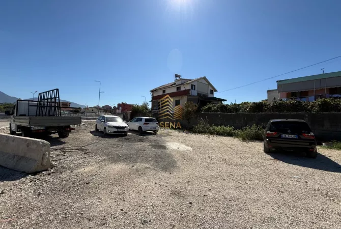 Jepet me qira Toke 450m2, Laprake -Unaza e Madhe, 900 Euro 