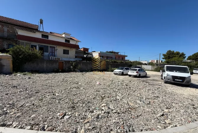 Jepet me qira Toke 450m2, Laprake -Unaza e Madhe, 900 Euro 