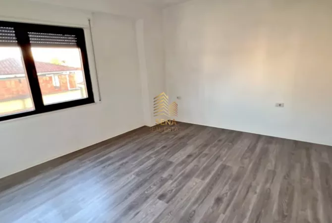 Shtepi ne shitje Apartament ne Tirane, 1+1, Mobilimi Bosh, pa mobiluar, Pagesa 172,000  Euro.