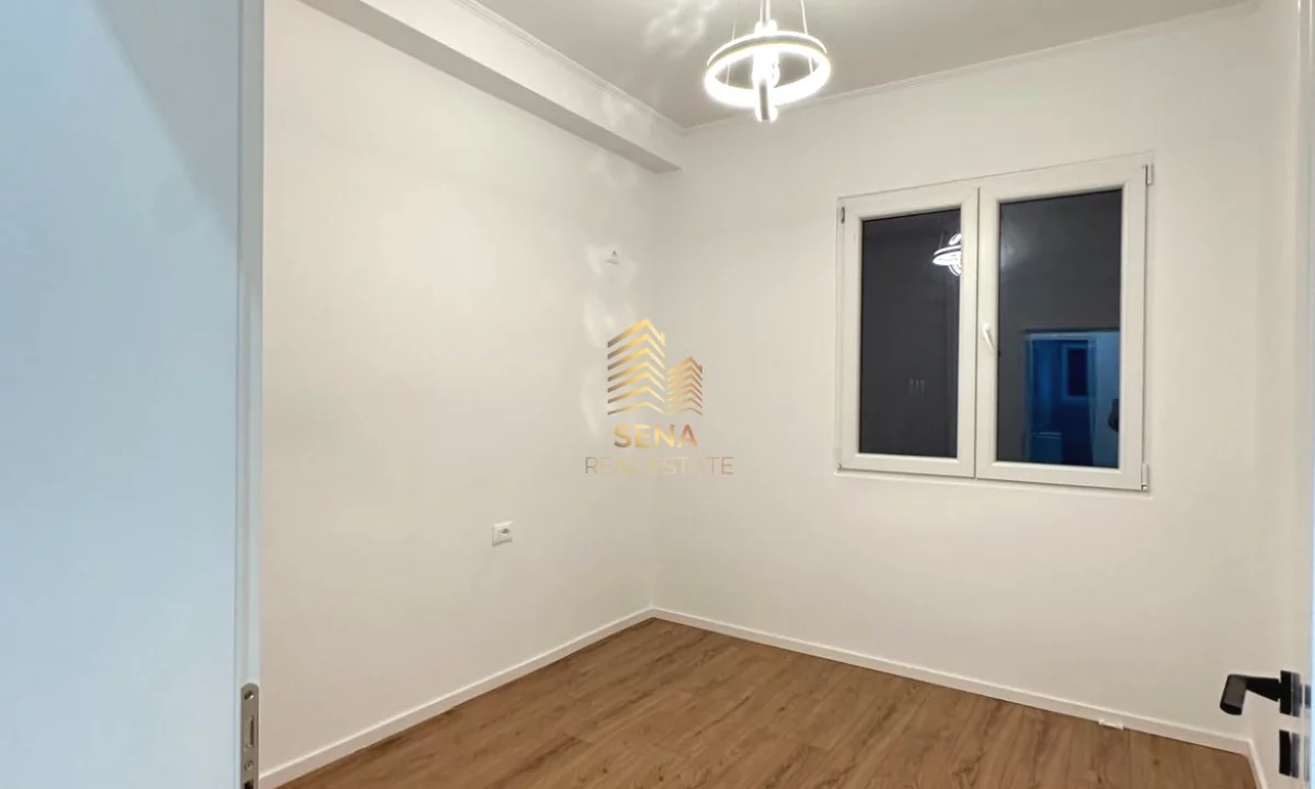 Shtepi ne shitje Apartament ne Tirane, 2+1, Mobilimi Bosh, pa mobiluar, Pagesa 168,000  Euro.