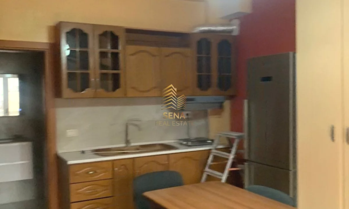 Shtepi me qera Shtepi Private ne Tirane, 1+1, Mobilimi E mobiluar, Pagesa 400  Euro.