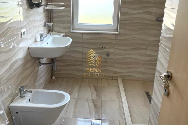 Shtepi me qera Apartament ne Tirane, 3+1, Mobilimi E mobiluar, Pagesa 850  Euro.