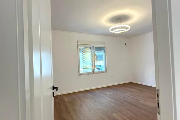 Shtepi ne shitje Apartament ne Tirane, 2+1, Mobilimi E mobiluar, Pagesa 118,000  Euro.