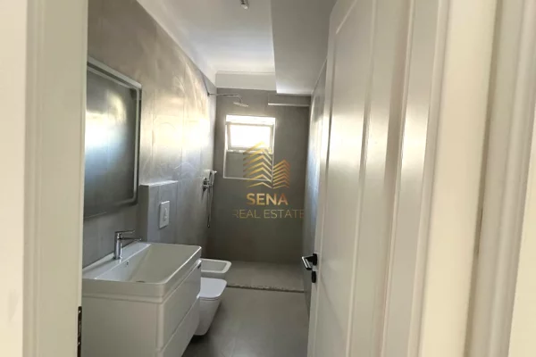 Shtepi ne shitje Apartament ne Tirane, 1+1, Mobilimi Bosh, pa mobiluar, Pagesa 95,000  Euro.