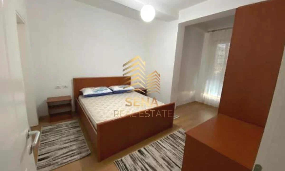 Shtepi me qera Apartament ne Tirane, 3+1, Mobilimi E mobiluar, Pagesa 650  Euro.