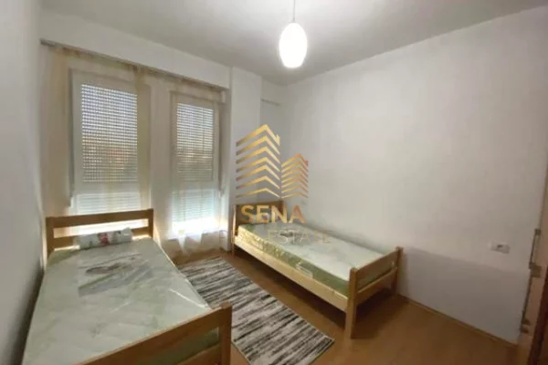 Shtepi me qera Apartament ne Tirane, 3+1, Mobilimi E mobiluar, Pagesa 650  Euro.