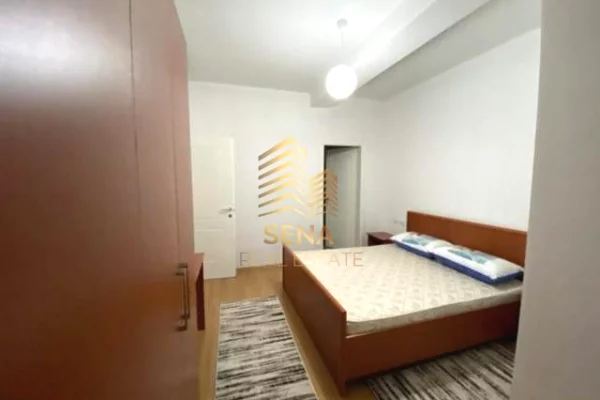 Shtepi me qera Apartament ne Tirane, 3+1, Mobilimi E mobiluar, Pagesa 650  Euro.