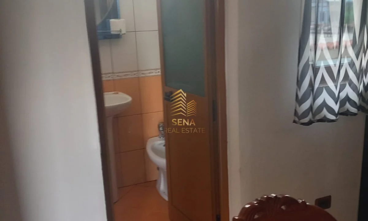 Shtepi me qera Shtepi Private ne Tirane, 1+1, Mobilimi E mobiluar, Pagesa 300  Euro.