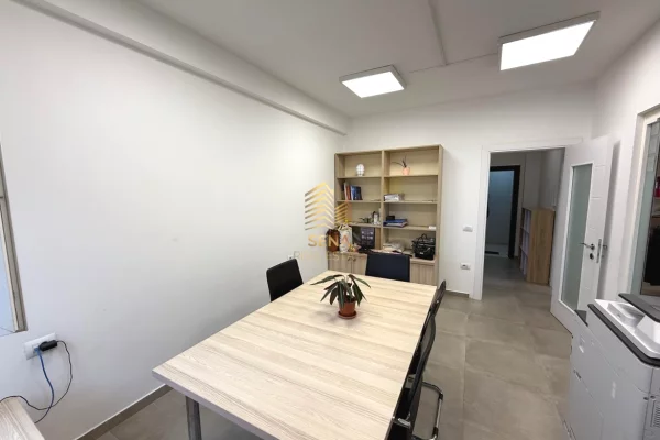 Qira, Ambient biznesi/zyre, Komuna e Parisit, 1000 Euro/muaj