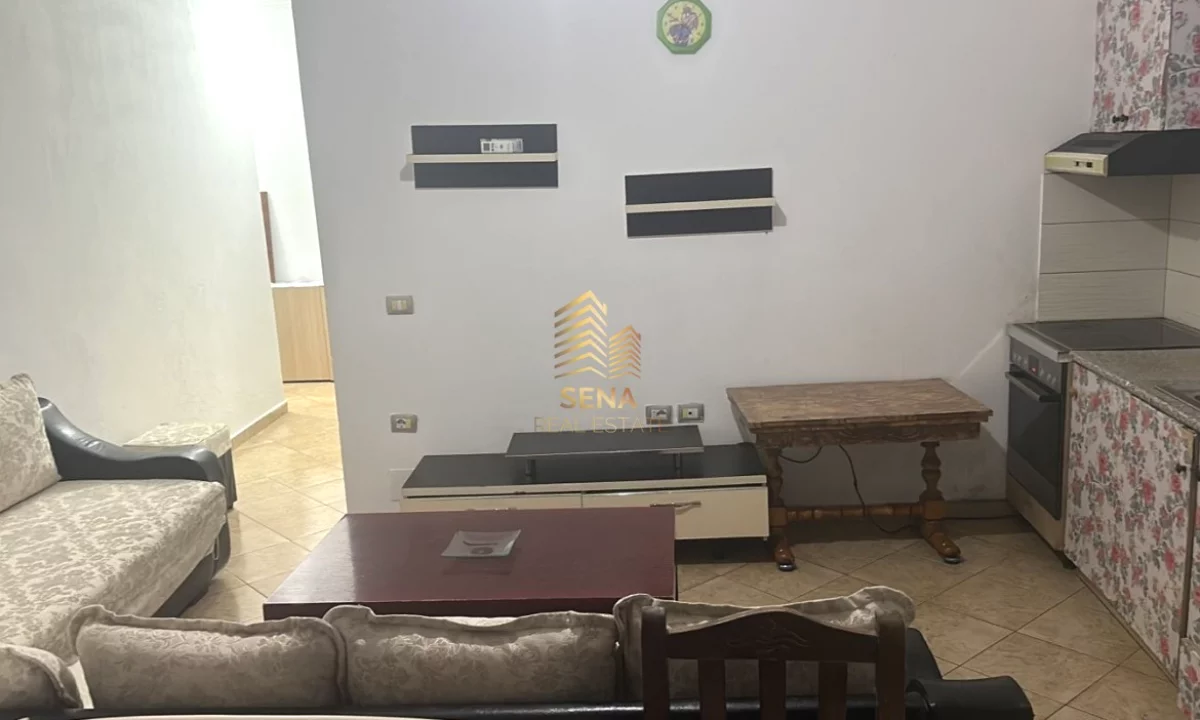 Shtepi me qera Shtepi Private ne Tirane, 1+1, Mobilimi E mobiluar, Pagesa 350  Euro.