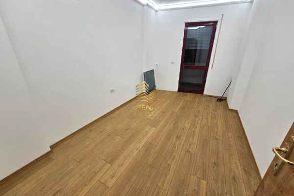Shtepi ne shitje Apartament ne Tirane, 2+1, Mobilimi Bosh, pa mobiluar, Pagesa 220,000  Euro.