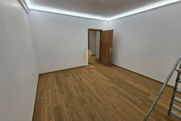 Shtepi ne shitje Apartament ne Tirane, 2+1, Mobilimi Bosh, pa mobiluar, Pagesa 220,000  Euro.