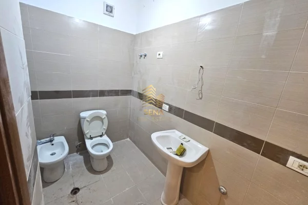 Shtepi ne shitje Apartament ne Tirane, 2+1, Mobilimi Bosh, pa mobiluar, Pagesa 220,000  Euro.