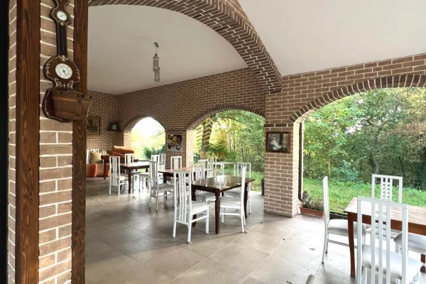 Jepet me qira Objekt biznesi 2 kate Restorant + Hotel, Durres Rruga Kombetare Kombinat – Plepa, 3500