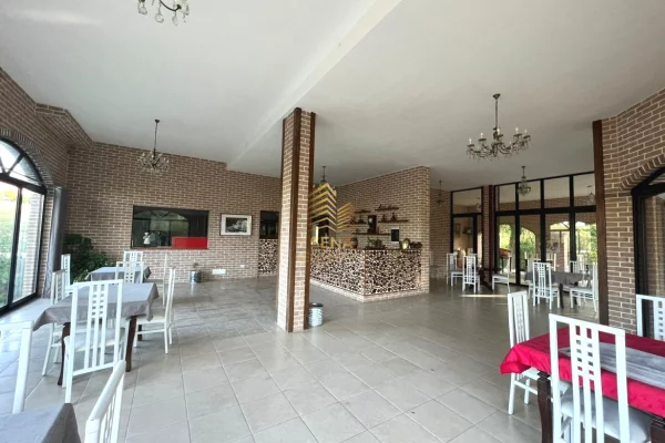 Jepet me qira Objekt biznesi 2 kate Restorant + Hotel, Durres Rruga Kombetare Kombinat – Plepa, 3500