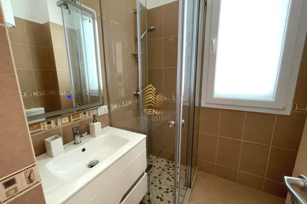 Shtepi me qera Apartament ne Tirane, 2+1, Mobilimi E mobiluar, Pagesa 800  Euro.