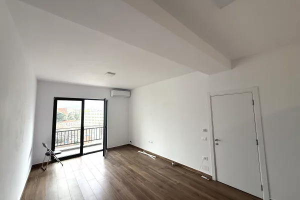 Appartamento in affitto a Tirana 2+1, Vuoto