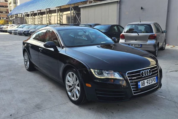 Makina ne shitje ne Tirane - 7,999 Euro