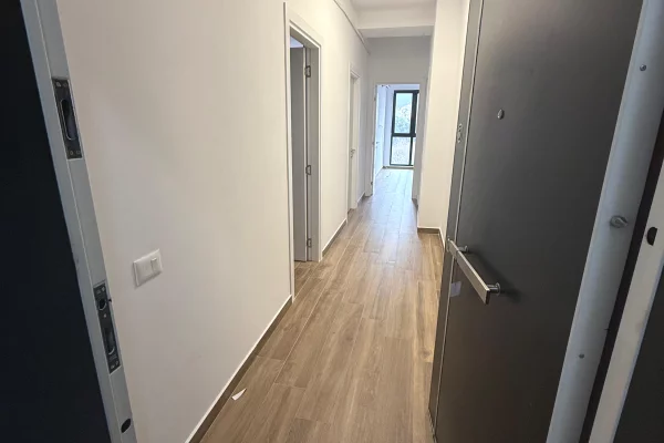 Ambient biznesi me qera 3+1 ne Tirane - 55,000 Leke
