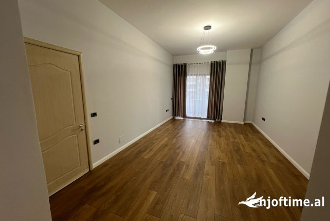 Shtepi ne shitje Apartament ne Tirane, 1+1, Mobilimi Bosh, pa mobiluar, Pagesa 108,000  Euro.