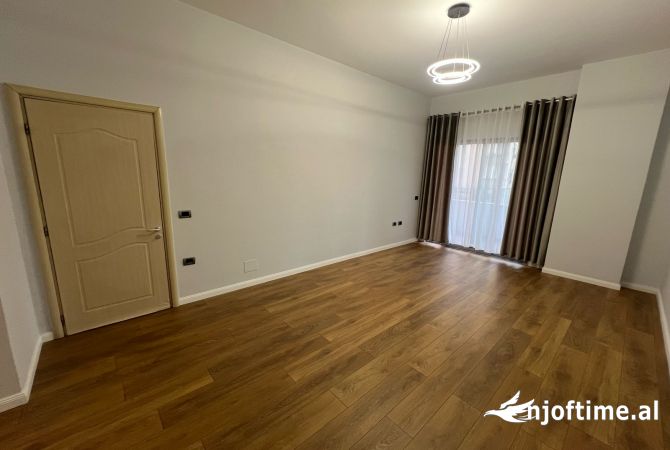 Shitet Apartament 1+1, Astir, Prane Bar Artisti (1290€/m2)