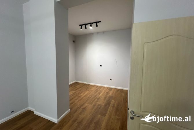 Shtepi ne shitje Apartament ne Tirane, 1+1, Mobilimi Bosh, pa mobiluar, Pagesa 108,000  Euro.