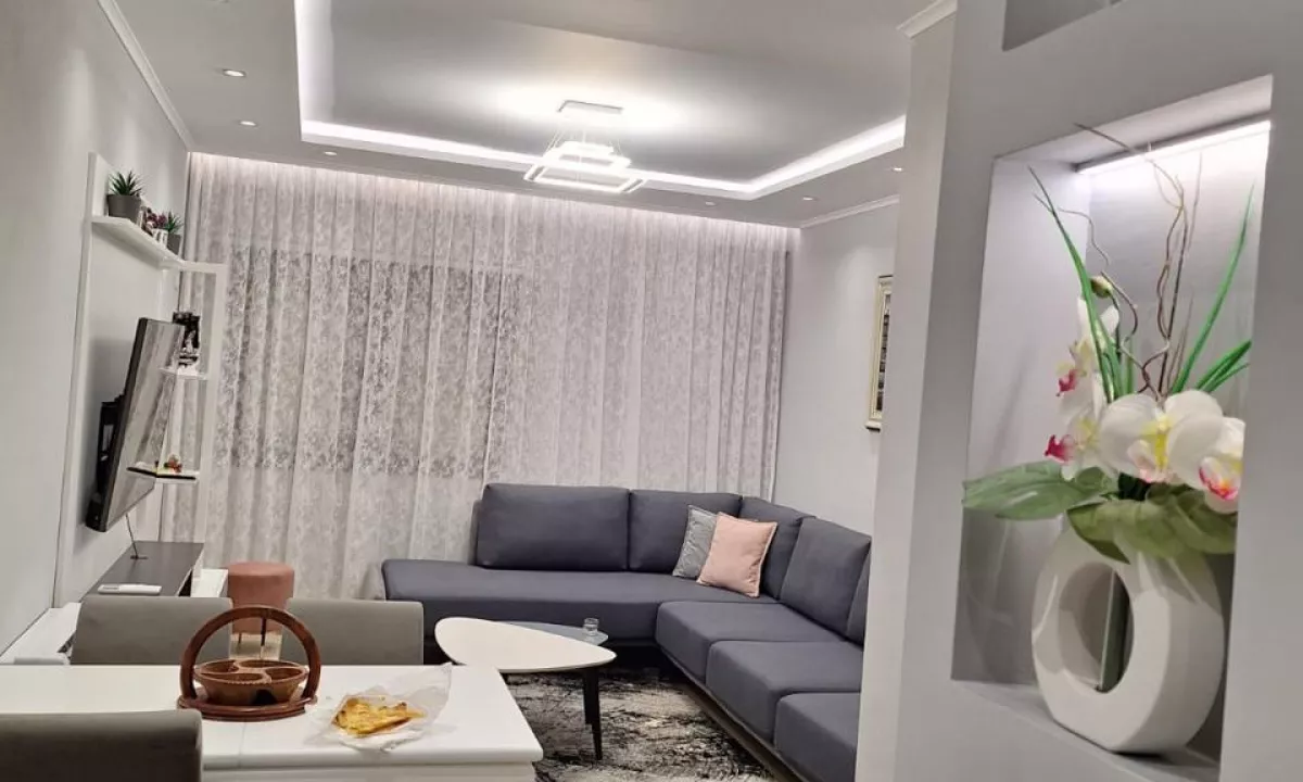 Shtepi ne shitje Apartament ne Tirane, 2+1, Mobilimi E mobiluar, Pagesa 225,000  Euro.