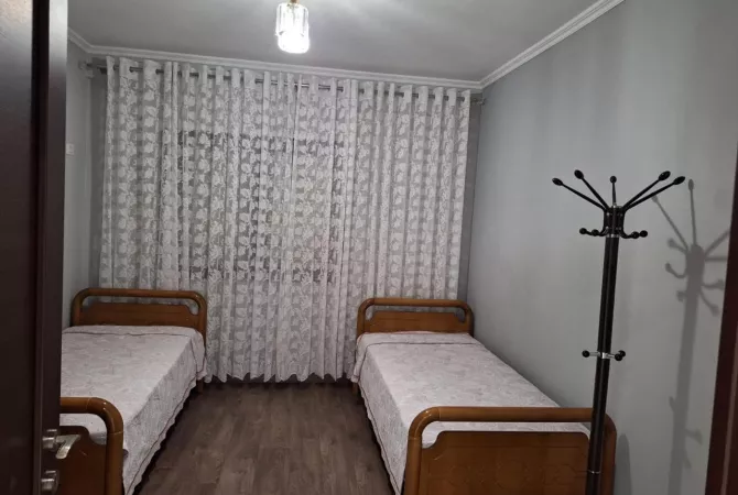 Shtepi ne shitje Apartament ne Tirane, 2+1, Mobilimi E mobiluar, Pagesa 225,000  Euro.